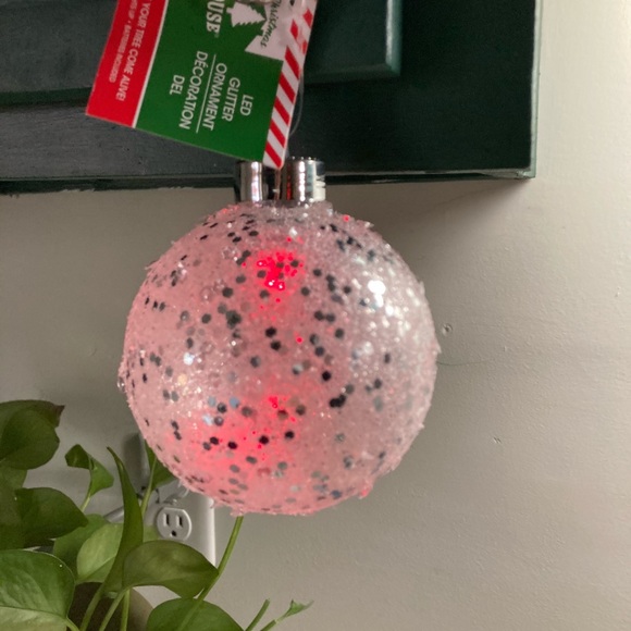 NWT 1 LEFT Large LED Color Light Changing Hanging Bulb - Picture 6 of 16